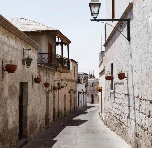 הוסטל Hostal Lluvia De Oro