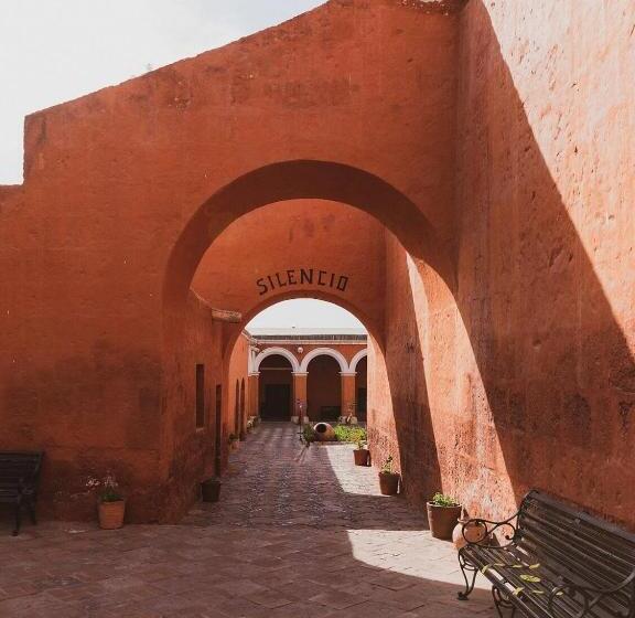 הוסטל Hostal Lluvia De Oro