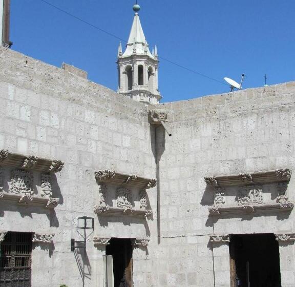 הוסטל Hostal Lluvia De Oro