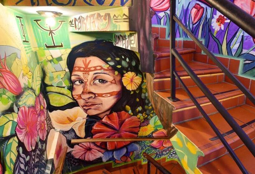 هاستل International House Co Living