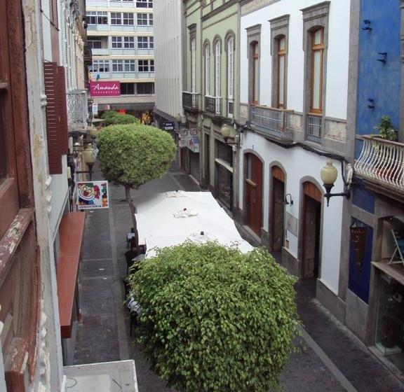 تختخواب و صبحانه Downtown House