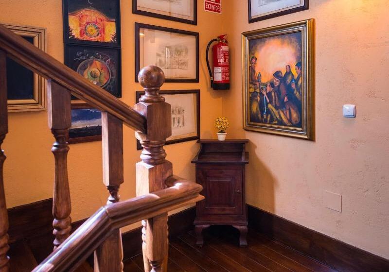 Отель Alda Via Leon