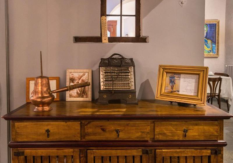 Отель Alda Via Leon