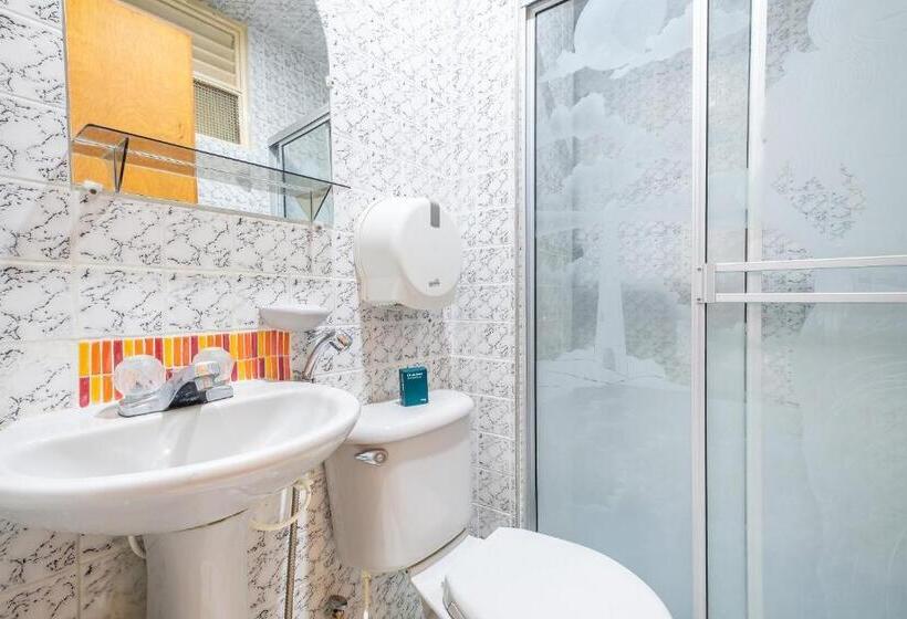 בית מלון כפרי Almirante