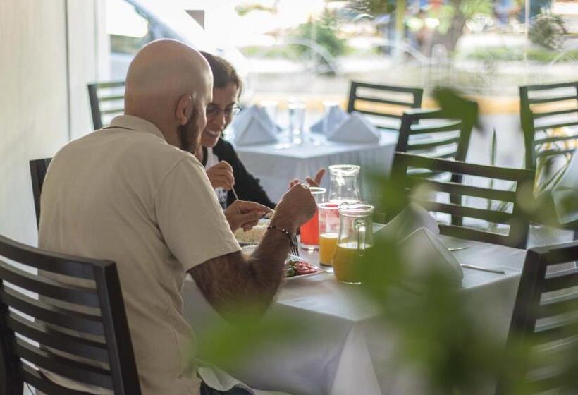 Отель Boulevard Plaza