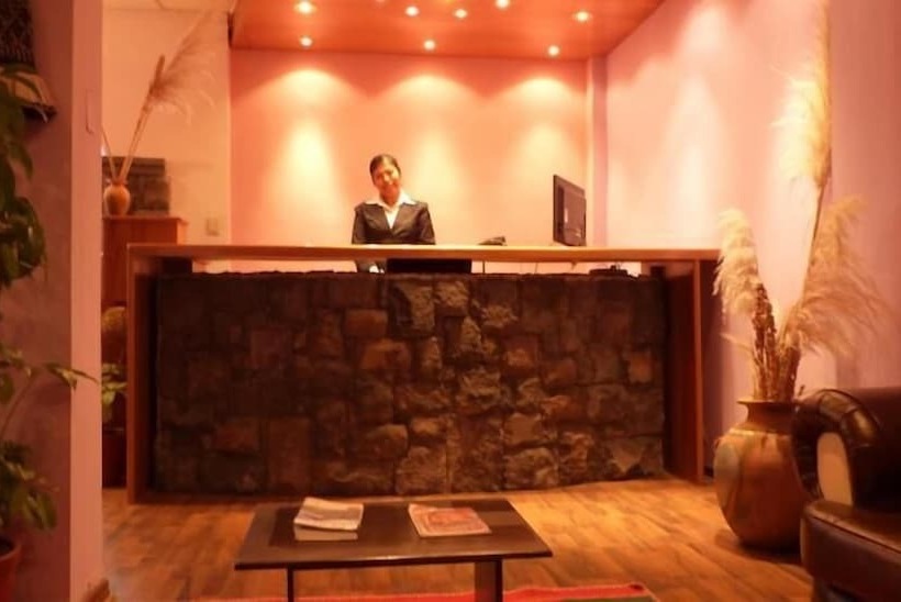 ホテル Cantuta Inn