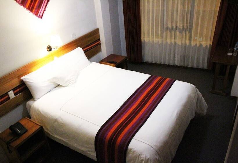 ホテル Cantuta Inn