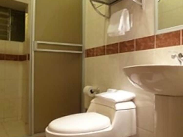 ホテル Cantuta Inn