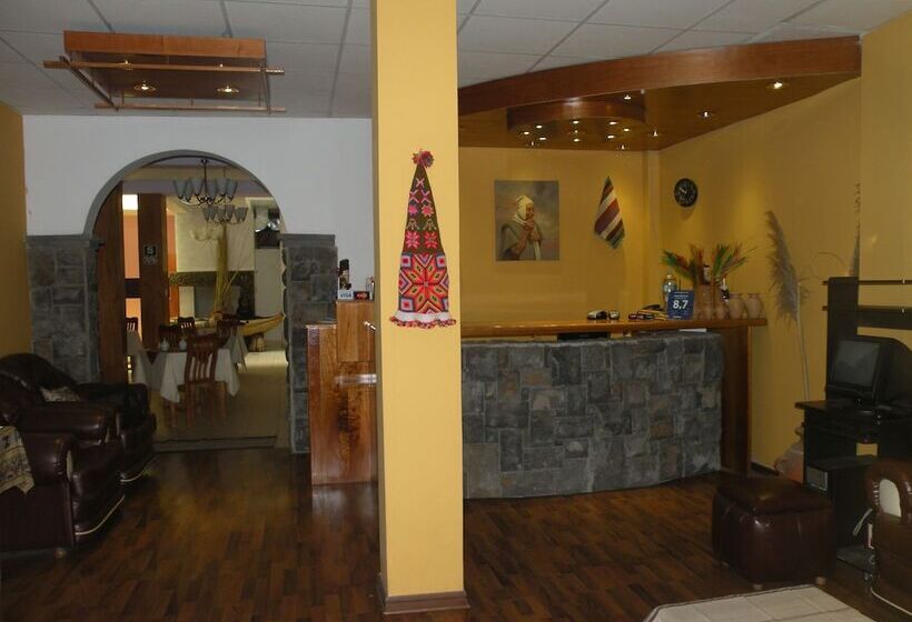 ホテル Cantuta Inn