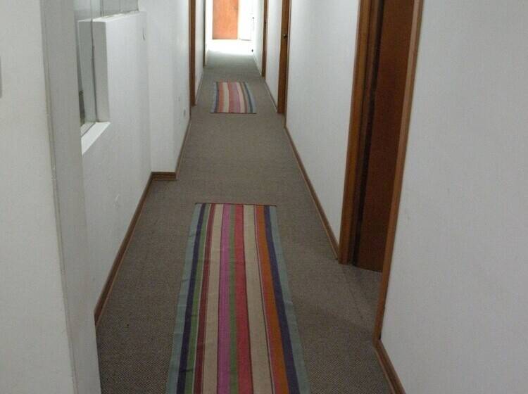 ホテル Cantuta Inn