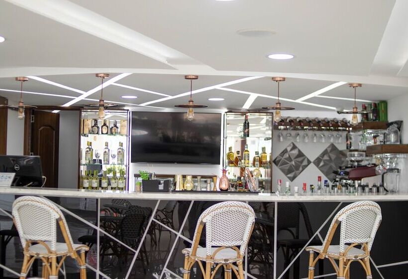 هتل Caquetá Real Hsc