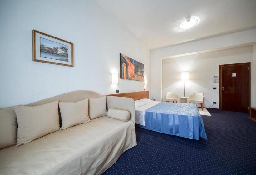 ホテル Elefante Bianco