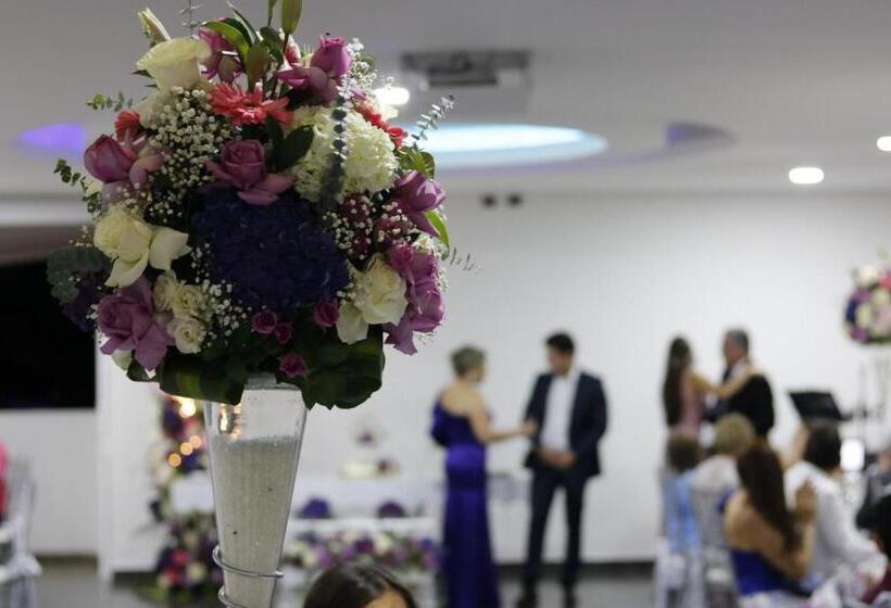 בית מלון כפרי Guaitipan Plaza