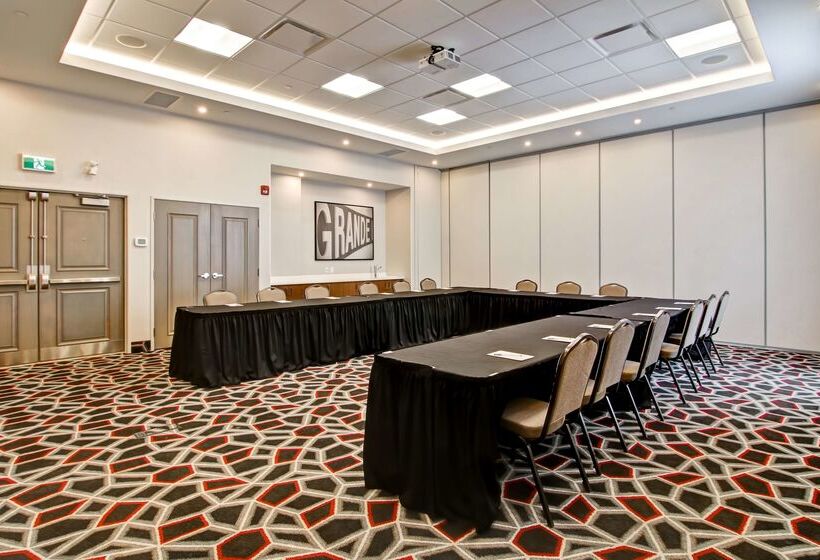 فندق Hampton Inn & Suites By Hilton Grande Prairie