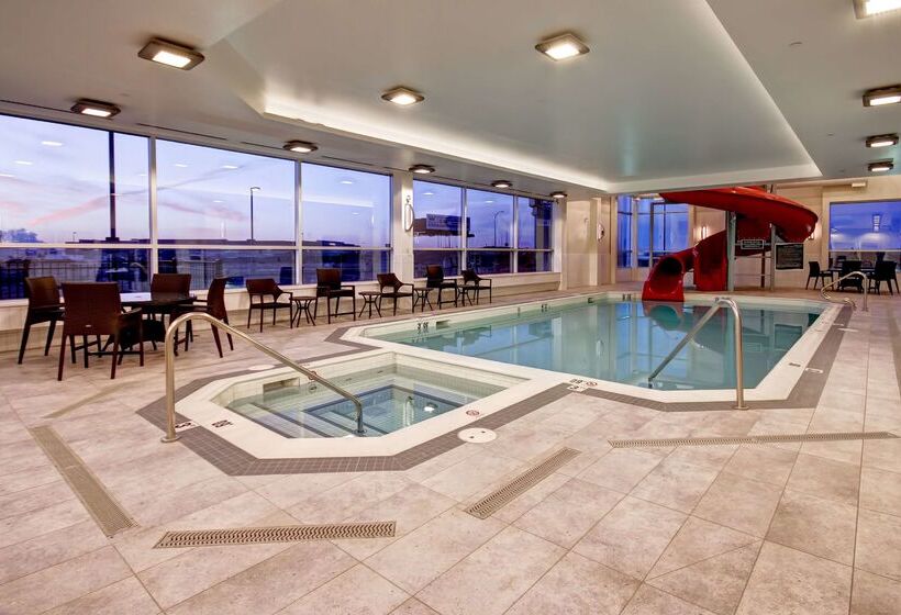 فندق Hampton Inn & Suites By Hilton Grande Prairie