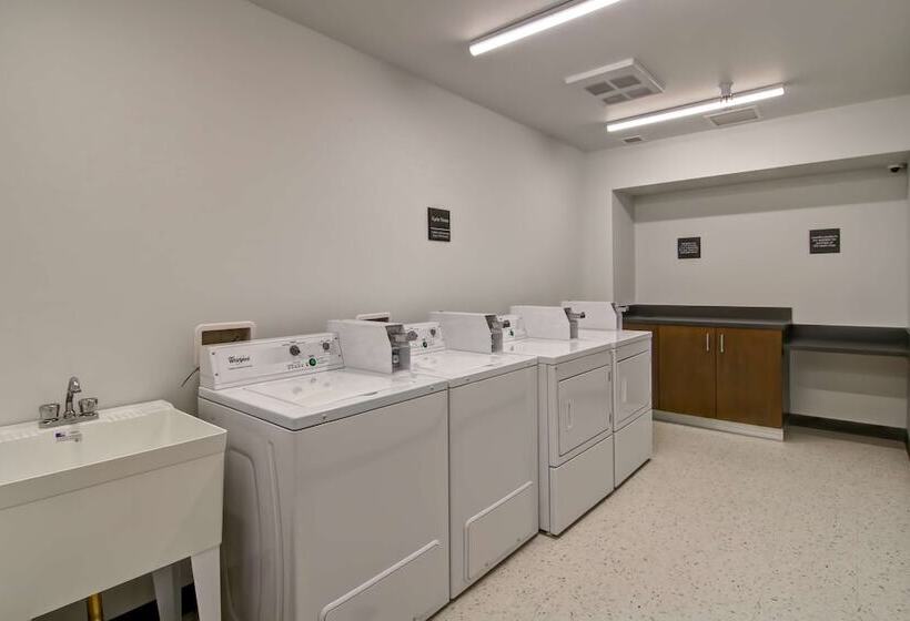 فندق Hampton Inn & Suites By Hilton Grande Prairie