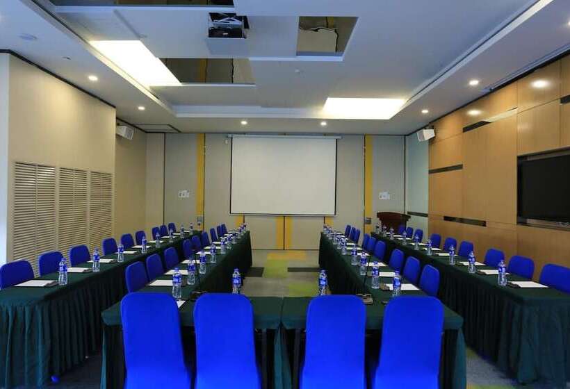 ホテル Holiday Inn Express Zhangjiakou Park View