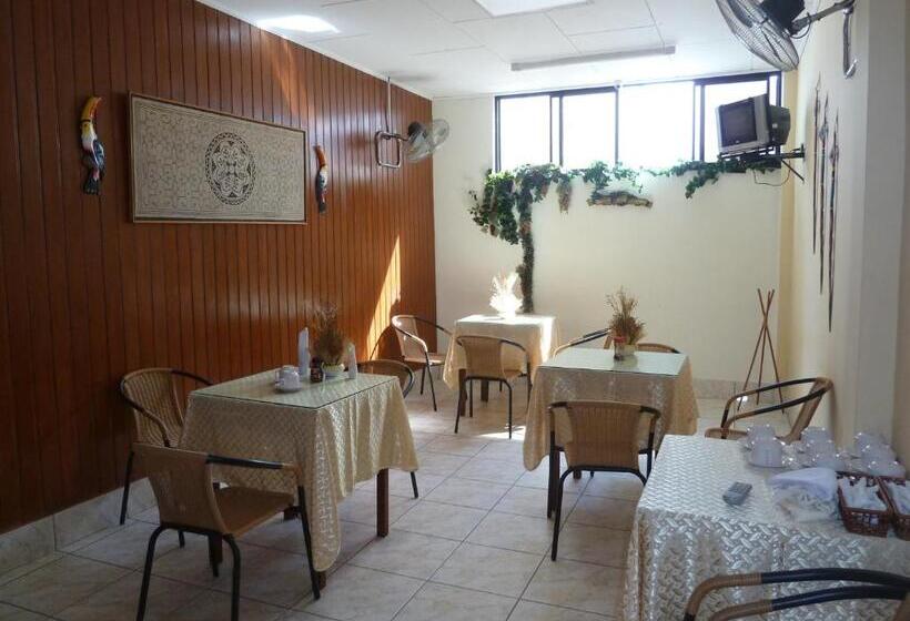 هتل Hostal Huayruro
