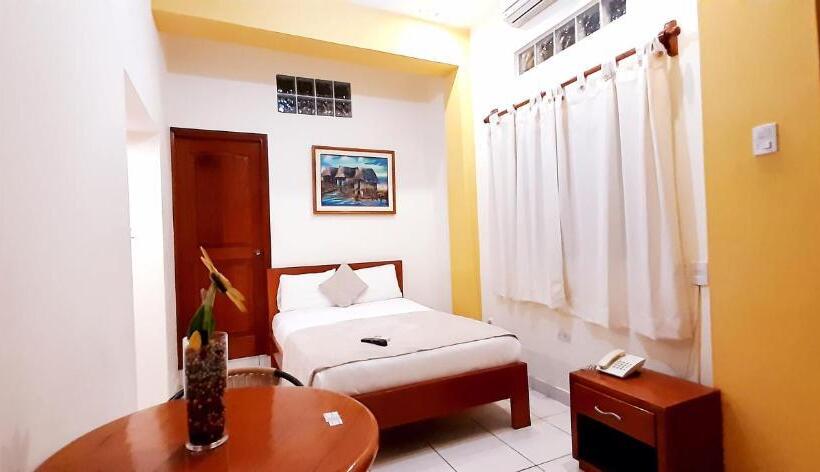 هتل Hostal Huayruro