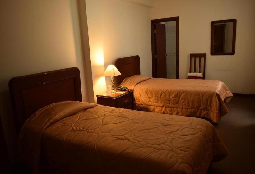 هتل Incasol, Feliz Año 2025 Que Las Estrellas Iluminen Cada Uno De Tus Viajes Este Año