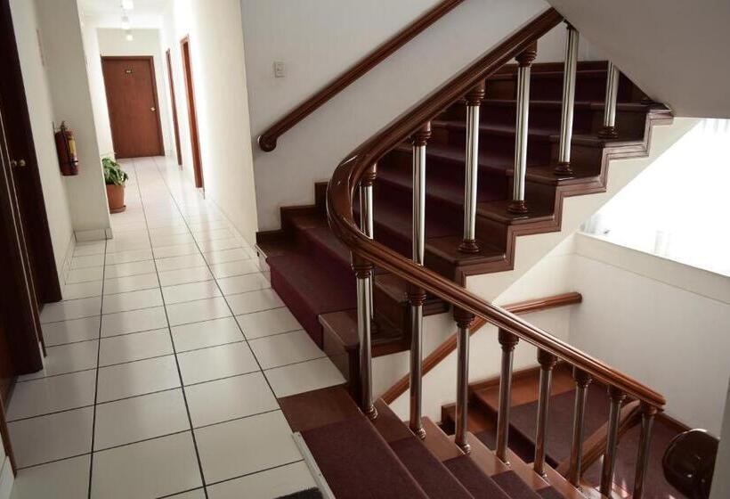 هتل Incasol, Feliz Año 2025 Que Las Estrellas Iluminen Cada Uno De Tus Viajes Este Año