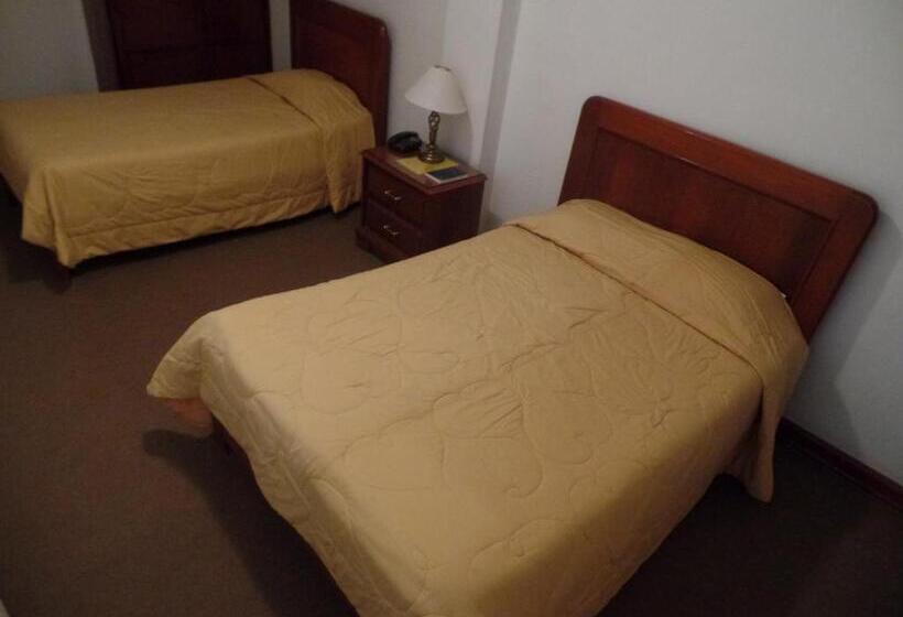 هتل Incasol, Feliz Año 2025 Que Las Estrellas Iluminen Cada Uno De Tus Viajes Este Año