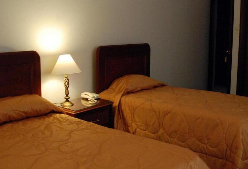 هتل Incasol, Feliz Año 2025 Que Las Estrellas Iluminen Cada Uno De Tus Viajes Este Año