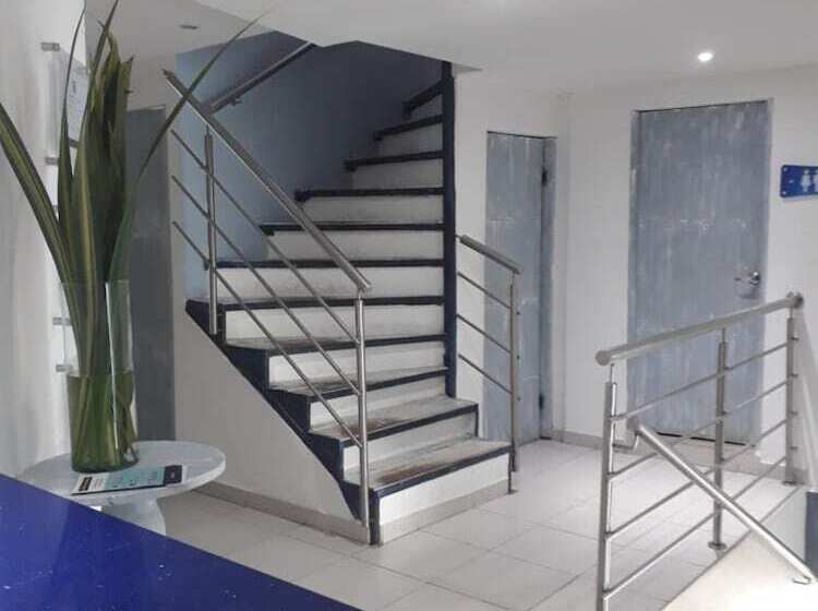 Mintaka Hotel + Lounge