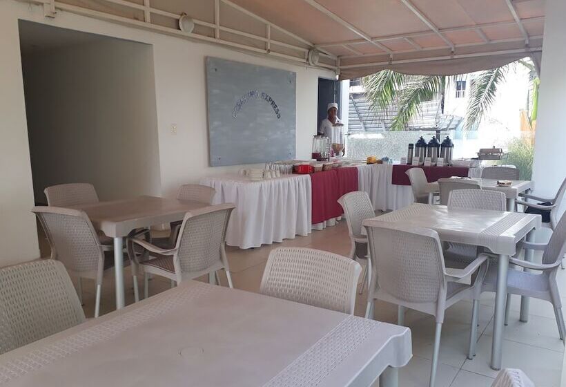 Mintaka Hotel + Lounge