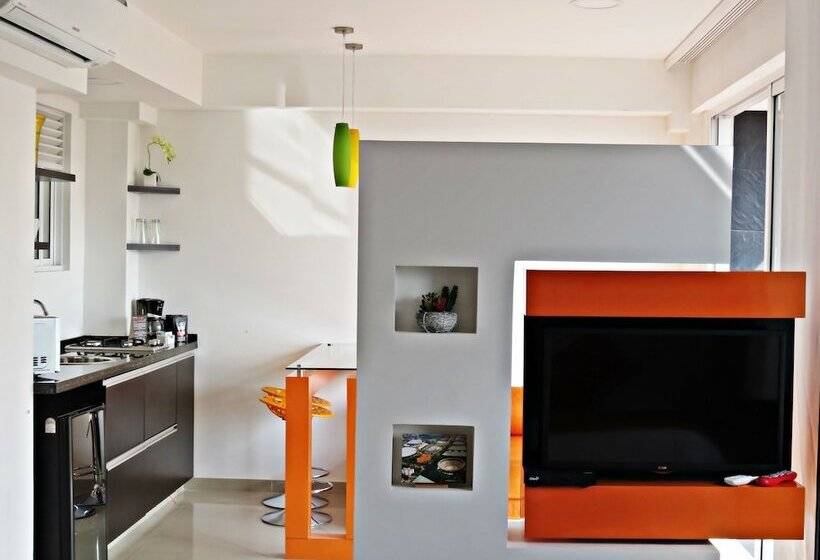 هتل Piaro In Suites