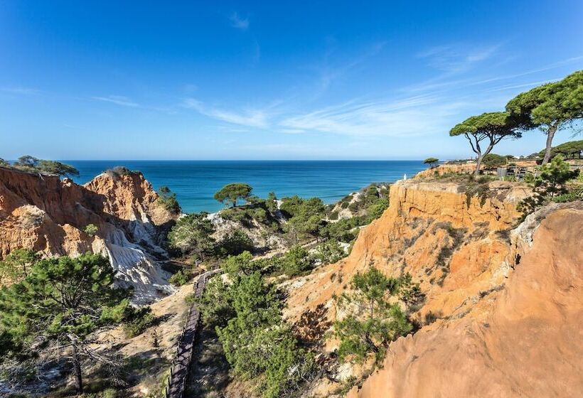 Отель Pine Cliffs Ocean Suites, A Luxury Collection Resort & Spa, Algarve