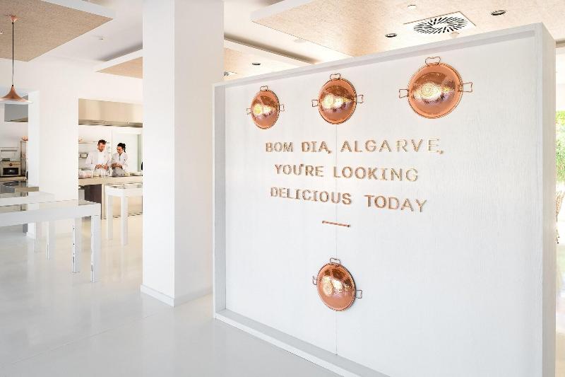 Отель Pine Cliffs Ocean Suites, A Luxury Collection Resort & Spa, Algarve