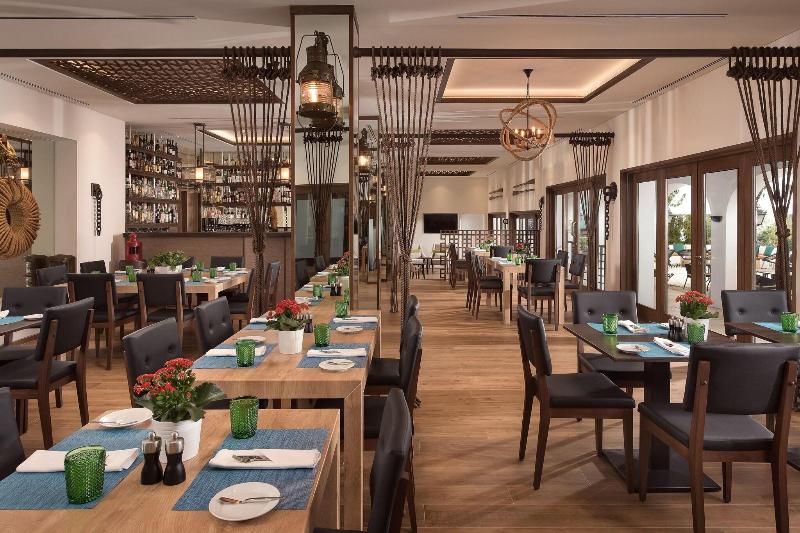 Отель Pine Cliffs Ocean Suites, A Luxury Collection Resort & Spa, Algarve