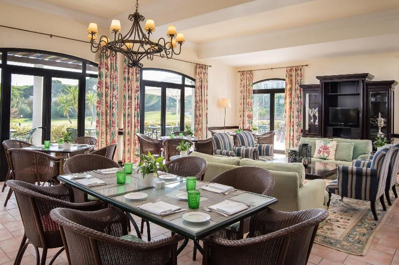 Отель Pine Cliffs Ocean Suites, A Luxury Collection Resort & Spa, Algarve