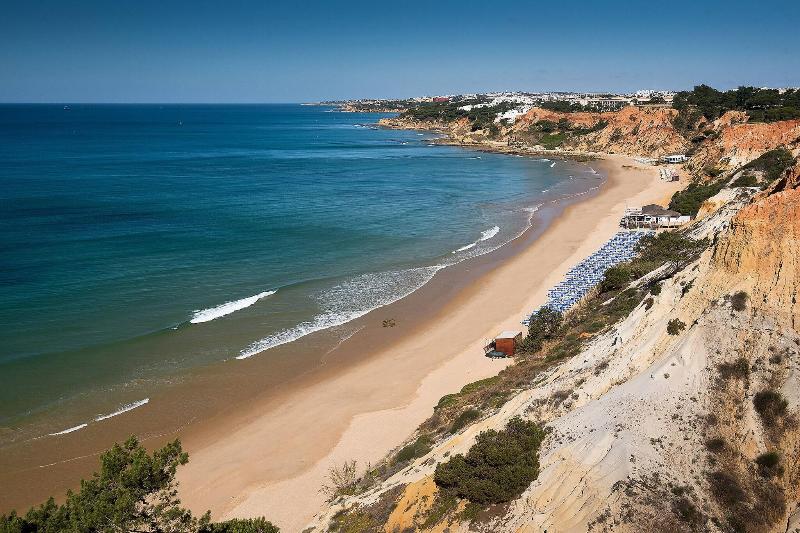 Отель Pine Cliffs Ocean Suites, A Luxury Collection Resort & Spa, Algarve