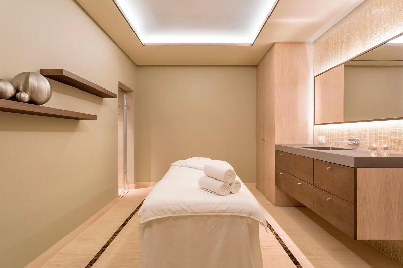 Отель Pine Cliffs Ocean Suites, A Luxury Collection Resort & Spa, Algarve