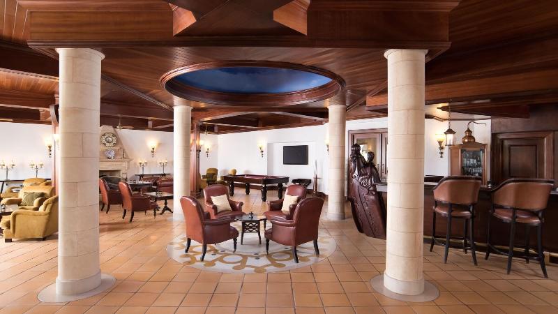 Отель Pine Cliffs Village