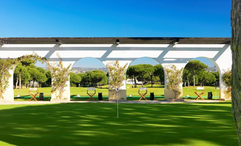 Отель Pine Cliffs Village