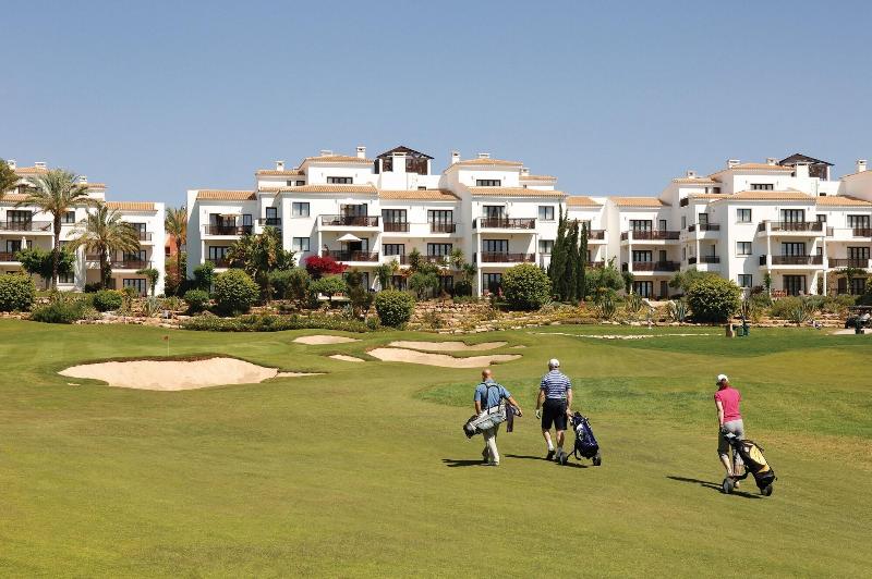 Отель Pine Cliffs Village