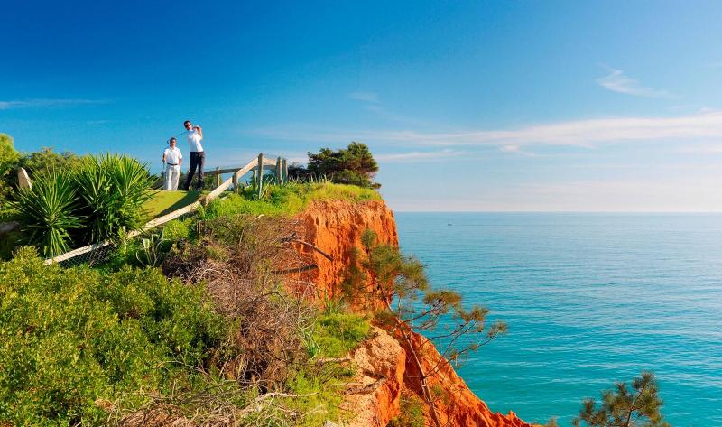 Отель Pine Cliffs Village