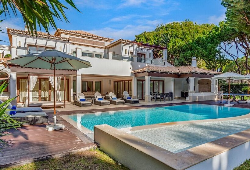 Отель Pine Cliffs Village