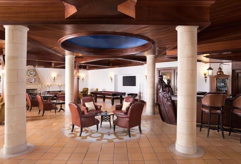 Отель Pine Cliffs Village