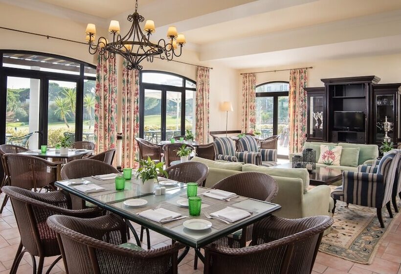 Отель Pine Cliffs Village