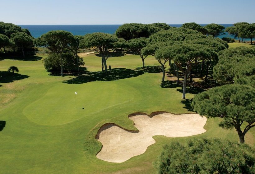 Отель Pine Cliffs Village