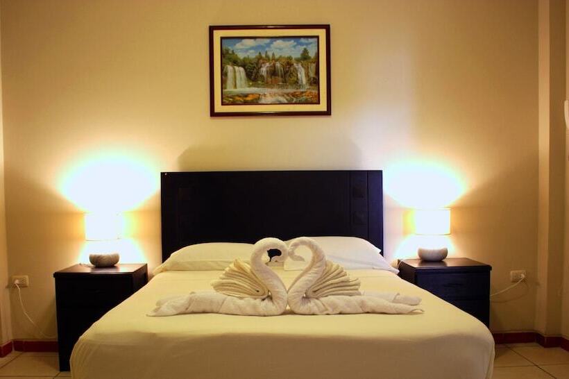 ホテル Residencial Brest Amazon Tarapoto