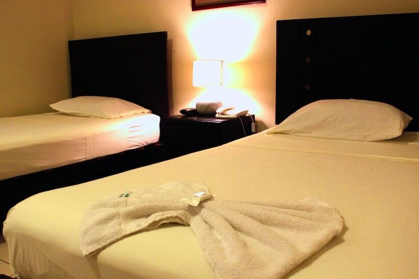 ホテル Residencial Brest Amazon Tarapoto