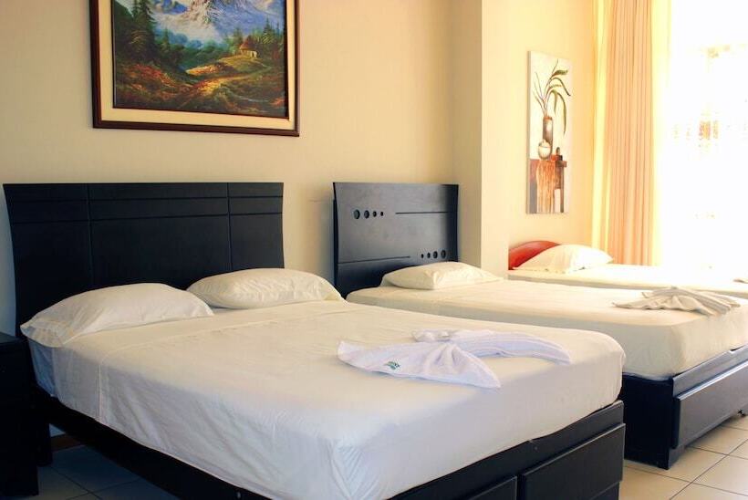 ホテル Residencial Brest Amazon Tarapoto