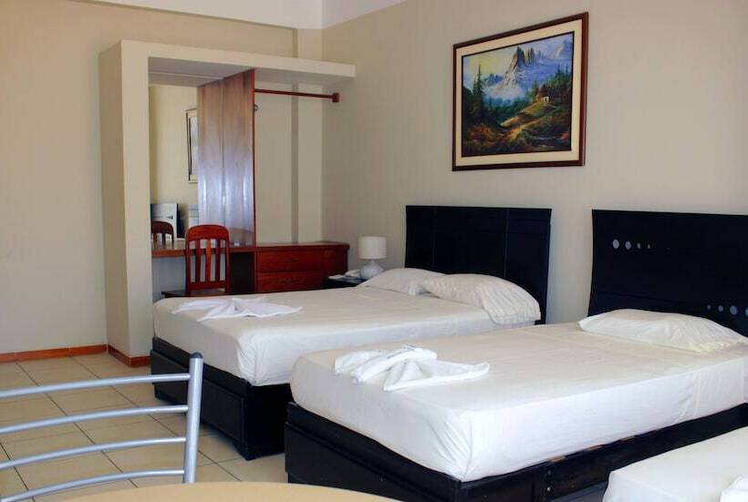 ホテル Residencial Brest Amazon Tarapoto