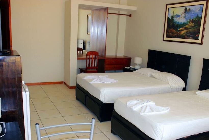 ホテル Residencial Brest Amazon Tarapoto