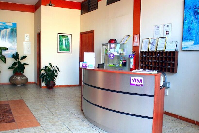 ホテル Residencial Brest Amazon Tarapoto